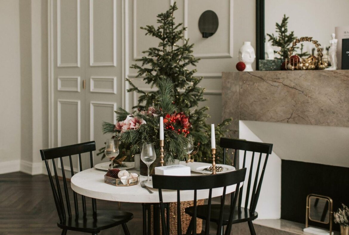 Choosing Artificial Christmas Trees with Lights